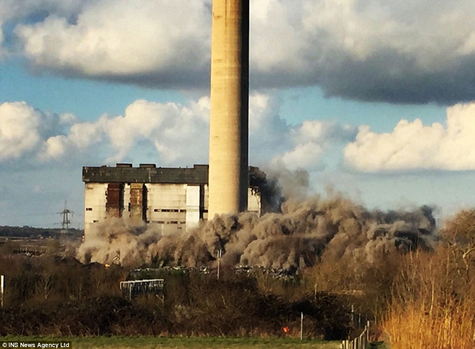 Explosi&oacute;n en central el&eacute;ctrica de Didcot, cerca de Oxford, Inglaterra.